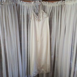Gilead Vintage Cream Full Length Nightgown